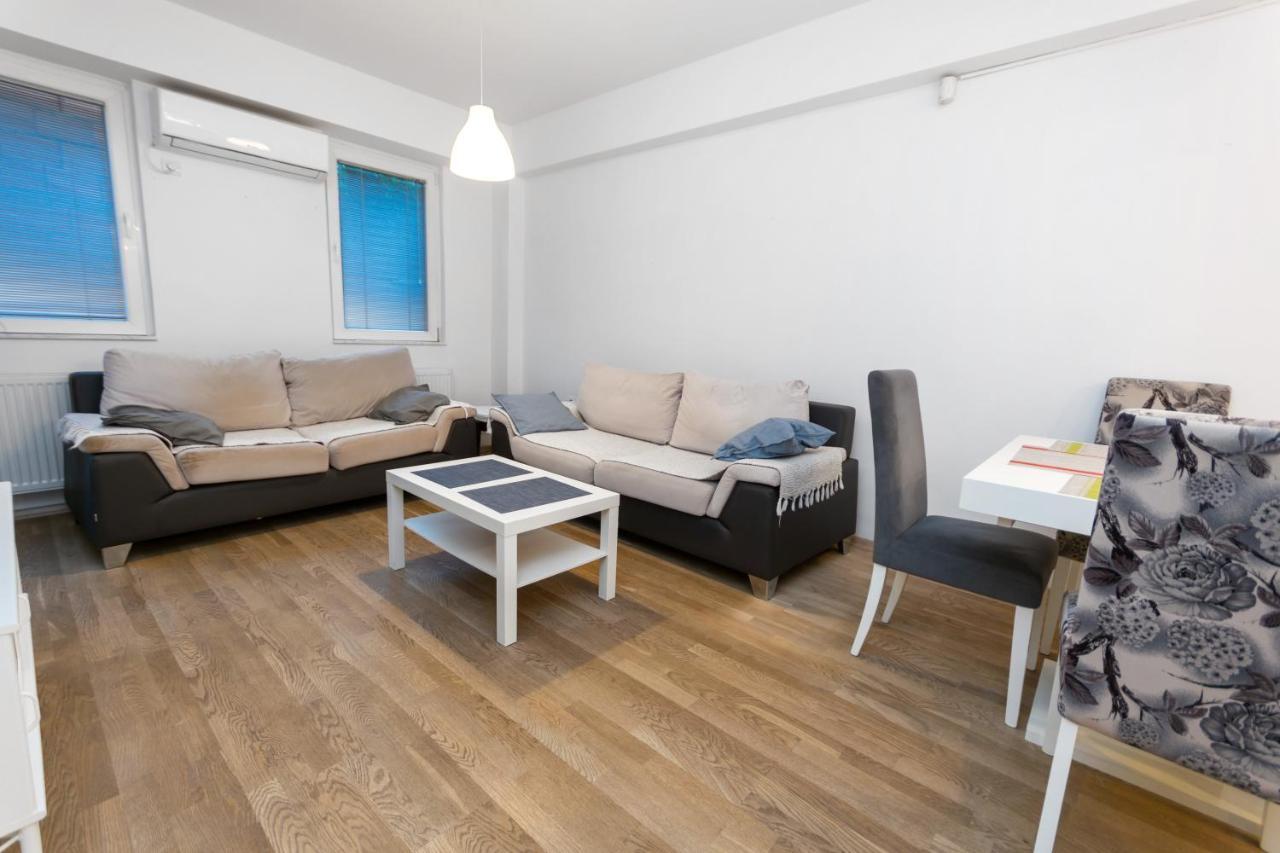One Bedroom Apartment With Private Parking 斯科普里 外观 照片
