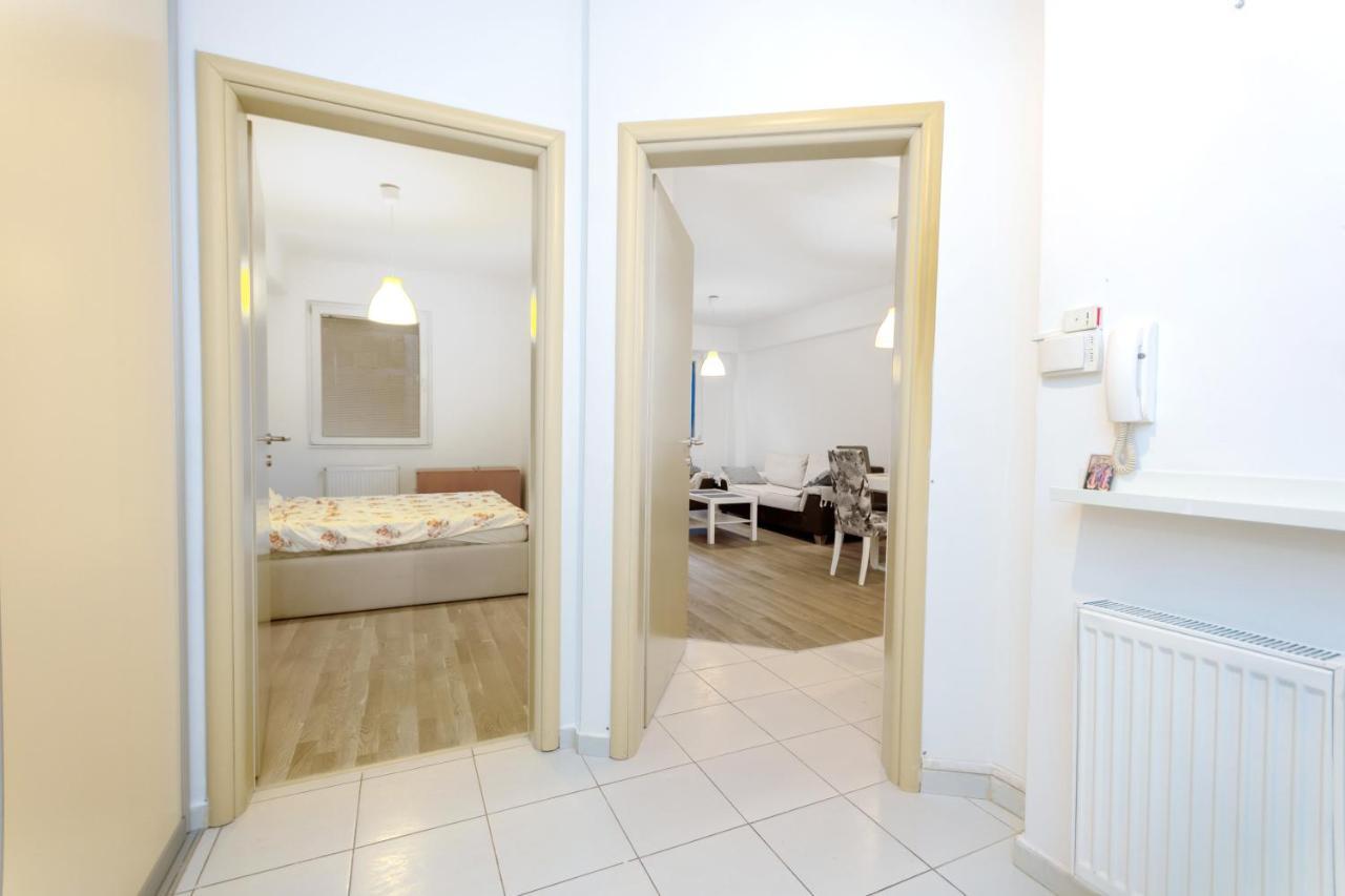 One Bedroom Apartment With Private Parking 斯科普里 外观 照片